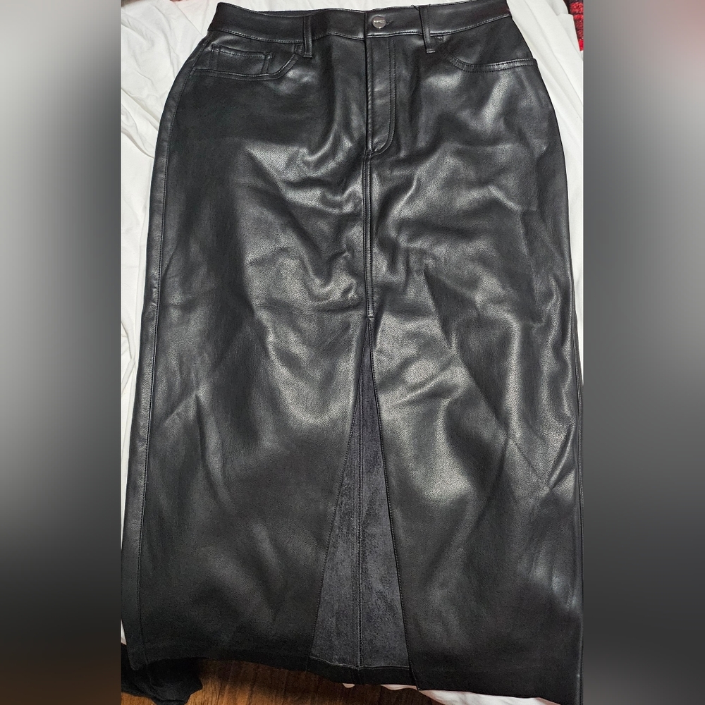 Express leather skirt with slit sz8